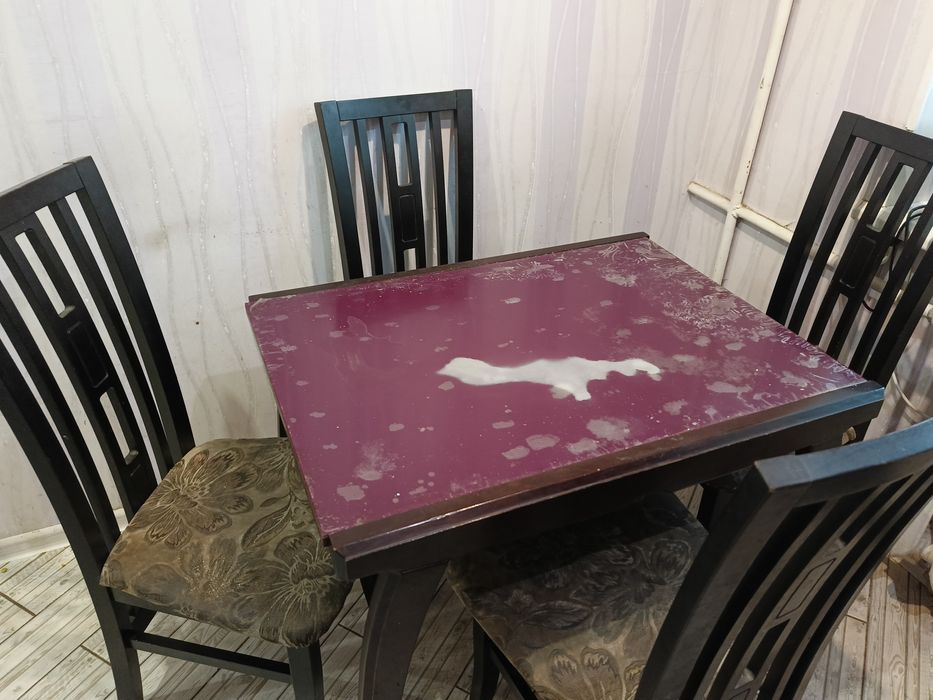 СРОЧНО!Кухонный стол со стульями