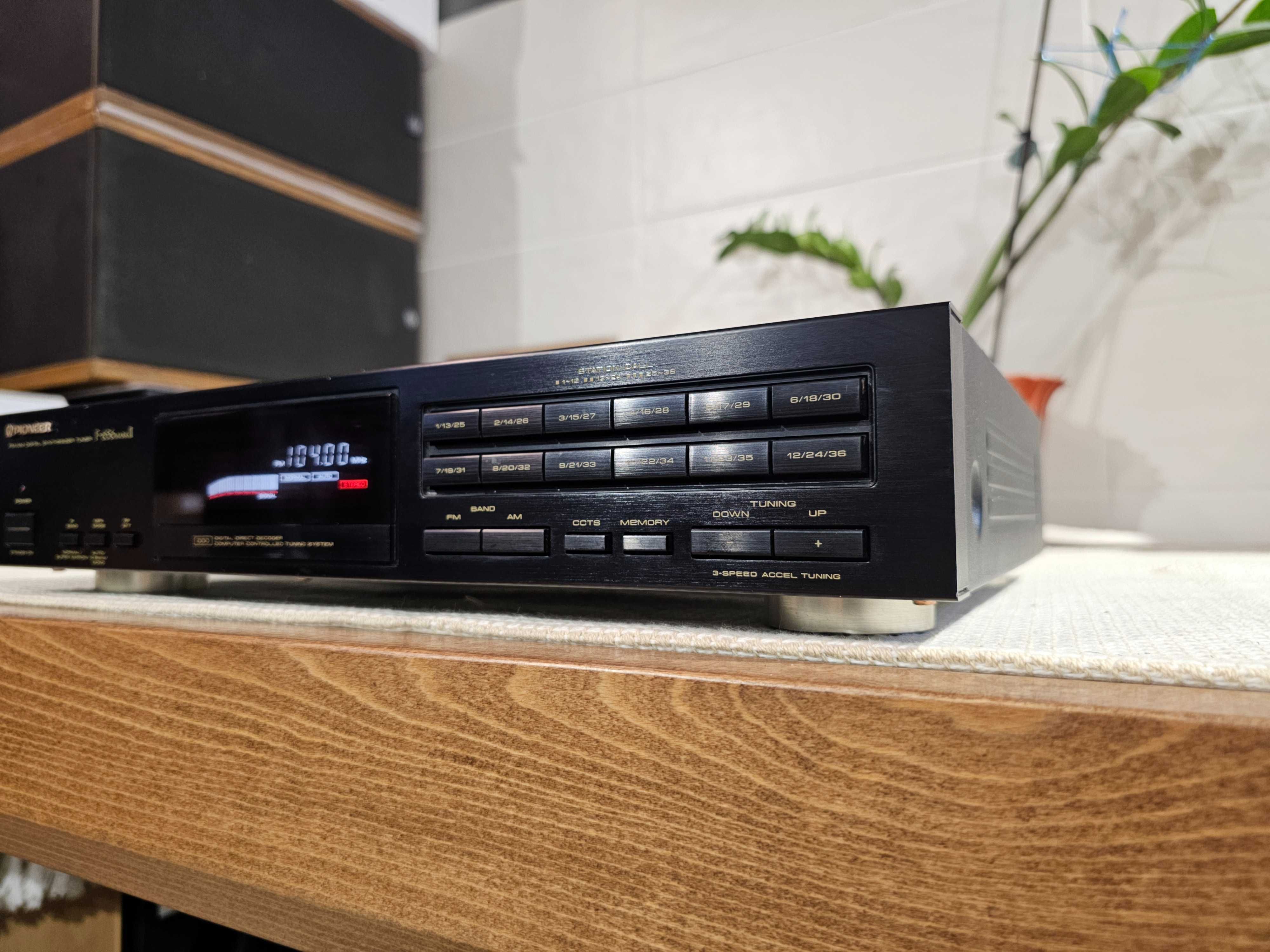 Стерео тюнер Pioneer F-656 Mark II  FM/AM Digital Synthesizer