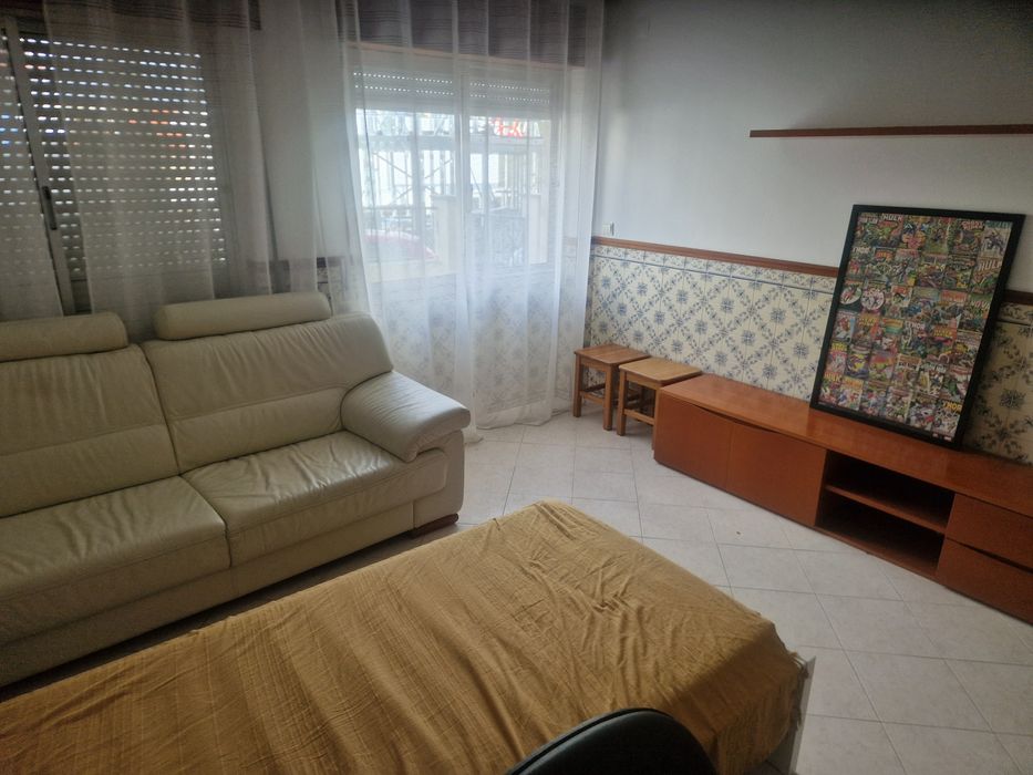 Quarto para alugar na Sobreda da Caparica