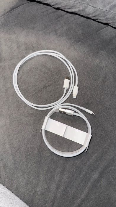 Нові оригінальні шнури Apple