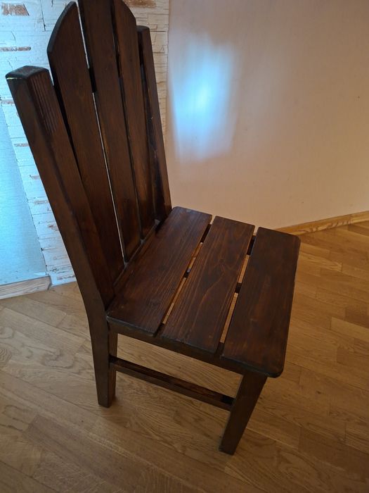 Продам стулья та годинник.