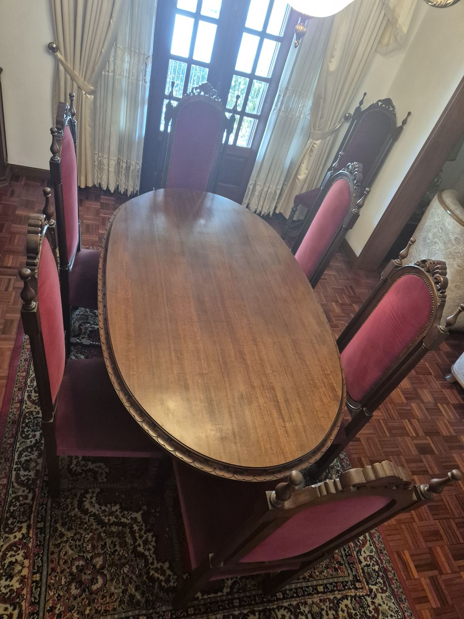 Movel Cristaleira sala de jantar com mesa oval