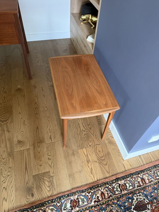 Duński nowoczesny stolik boczny z drewna tekowego lata 60-te