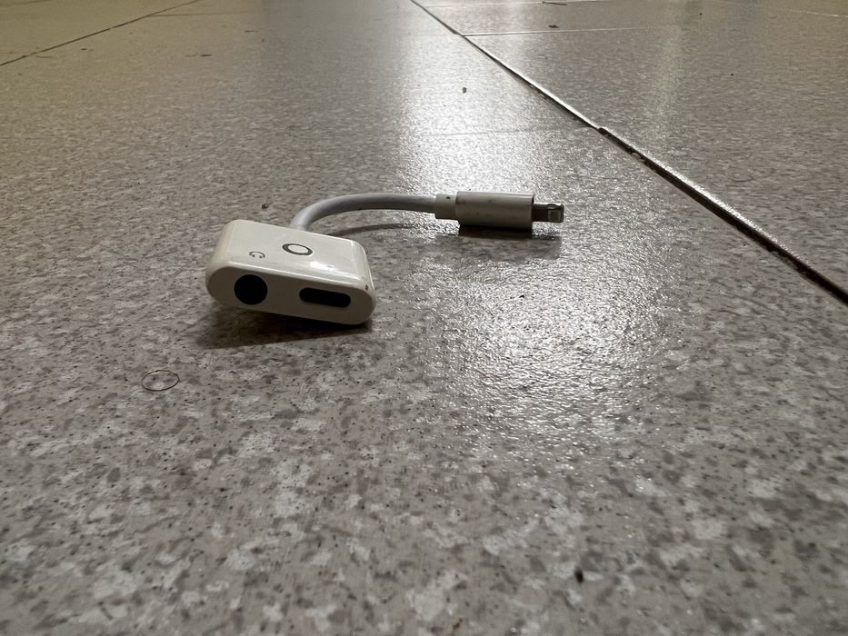 Adaptador iphone para carregamento e som