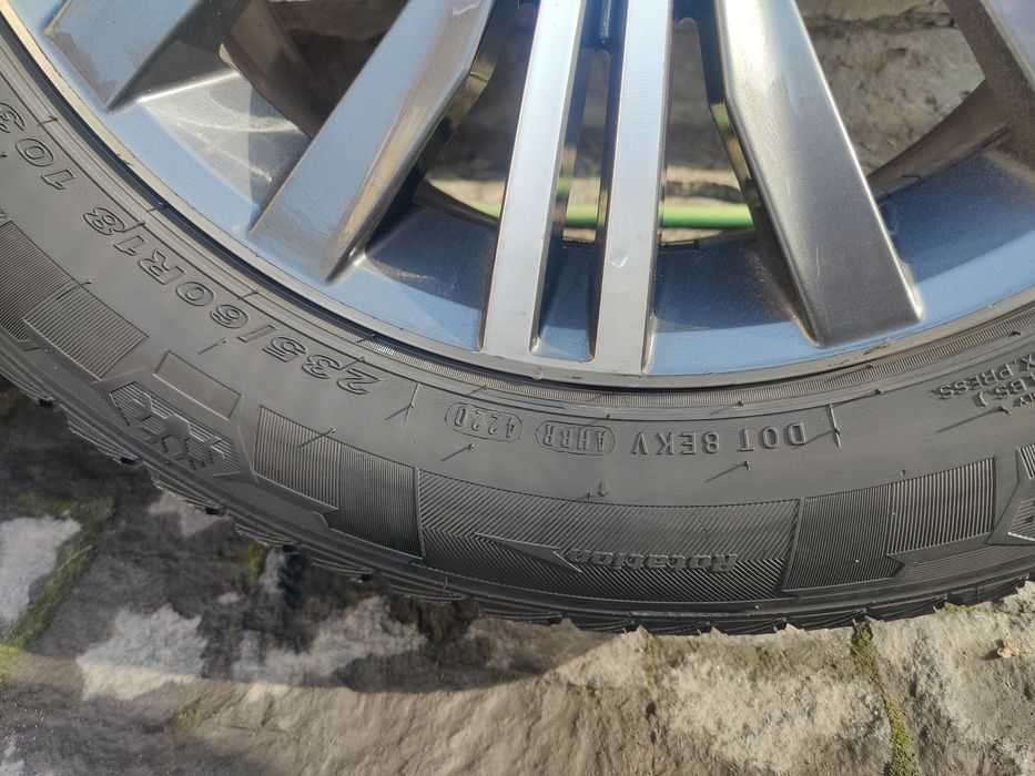 Шина Roadstone Winguard Ice 235/60R18 103Q