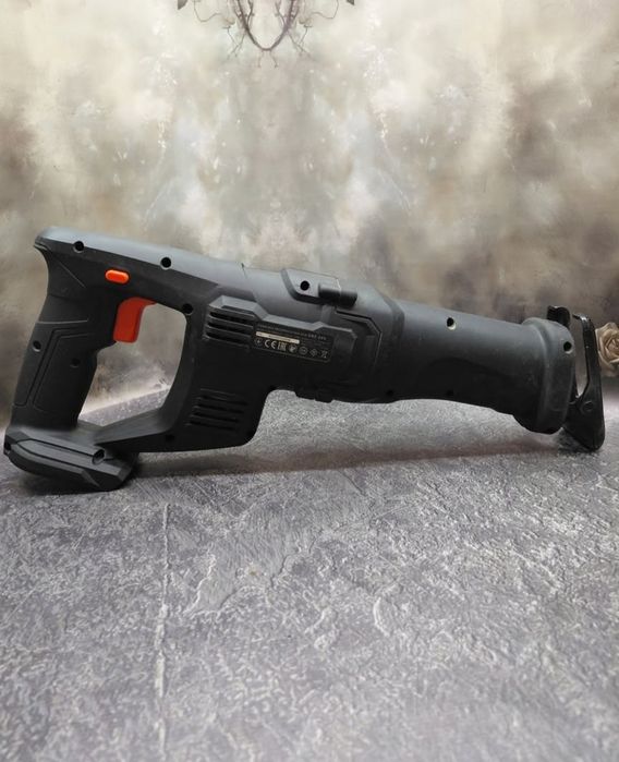 Шабельна пила акумуляторна Dnipro m DRS-200