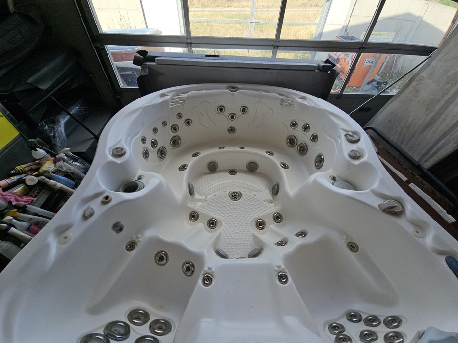 Dimension One Amore Bay Spa jacuzzi dzakuzi caloroczna ogrod taras.
