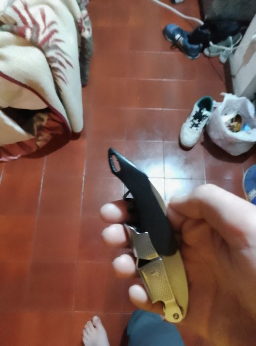 Saca rolhas preto e cinza com pequena lâmina novo por 2€