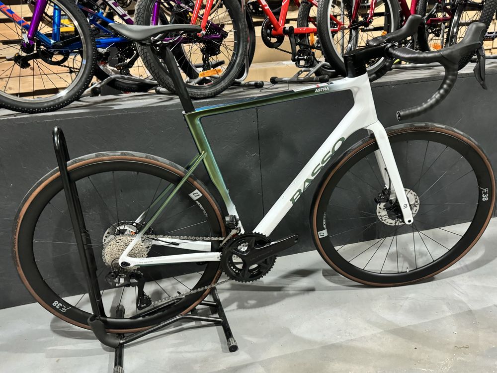 Wloska szosa Basso Astra Ultegra Di2 kola karbon raty 0%