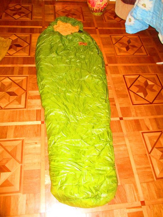 Спальний мішок зимовий Ajungilak Tyin  з чохлом для зберігання
