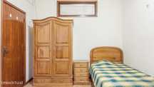 6837 - Quarto com cama de solteiro em casa com...