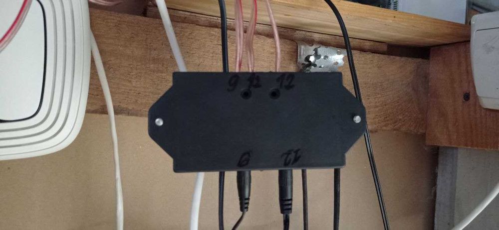 Преобразователь-бесперебойник ,  на интернет 12 вольт и роутер 9 вольт