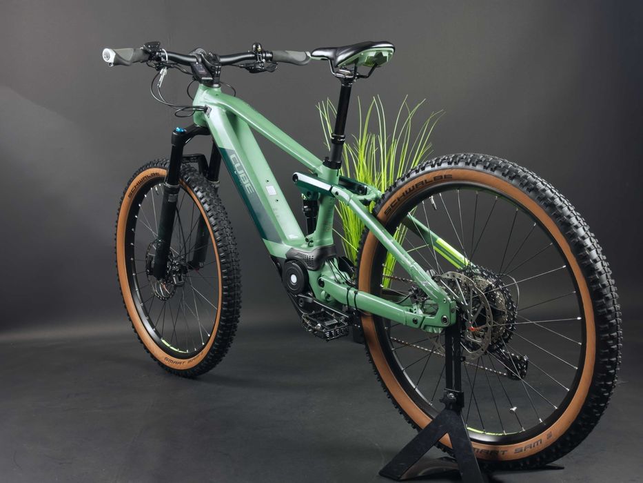 Вживаний електро двопідвіс 27,5»Cube STEREO HYBRID 120
RACE 625  2021