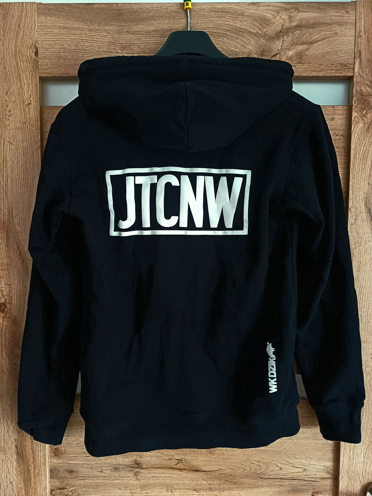 Bluza z napisem JTCNW