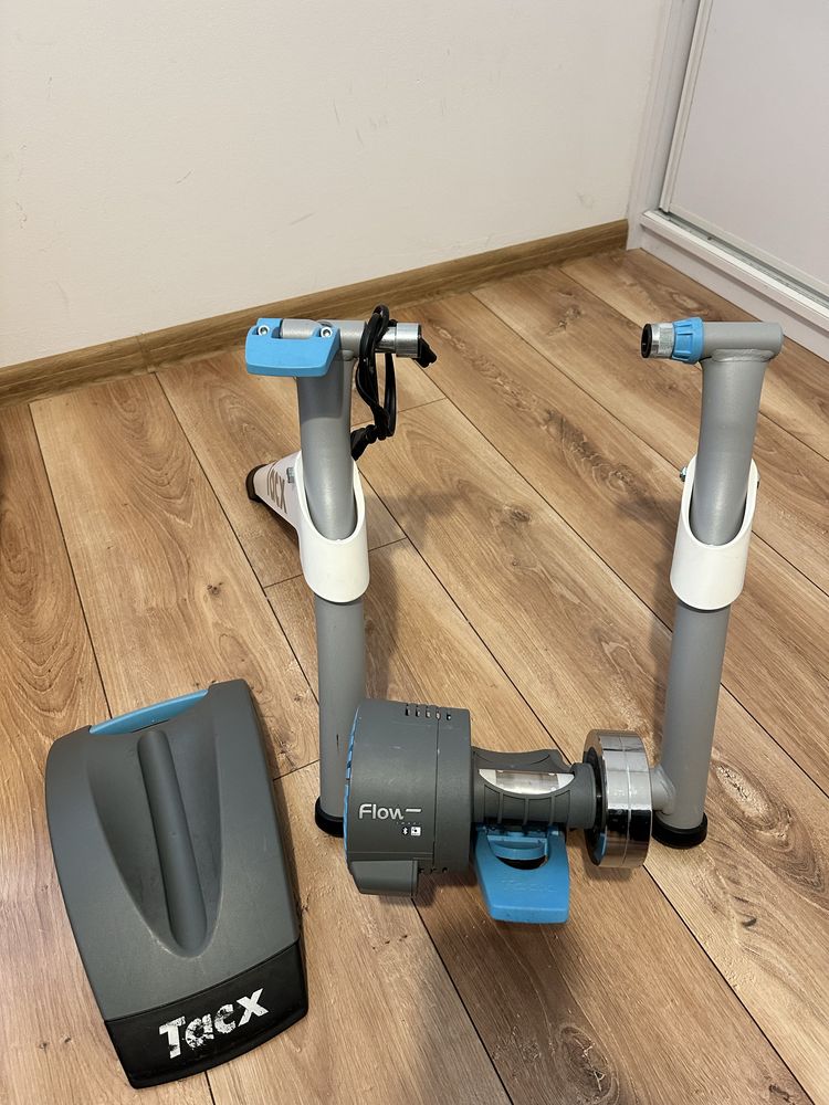 Trenażer Tacx Flow Smart