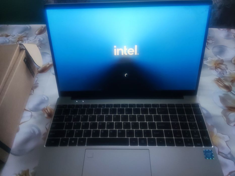 YEPO 15.6 Win 11 Pro HD 2k Intel core i7 1065G7  32/1Tb