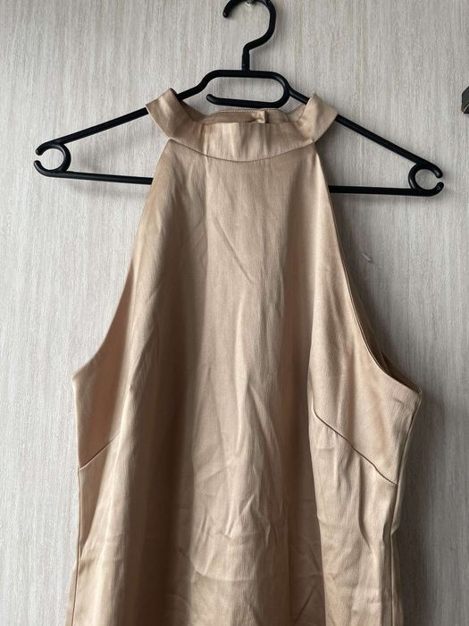 Beżowa/złota sukienka z odkrytymi ramionami New Look 16