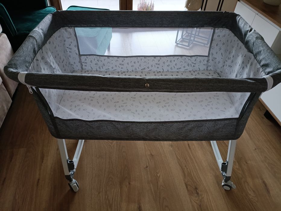 Łóżeczko, dostawka dla dzieci