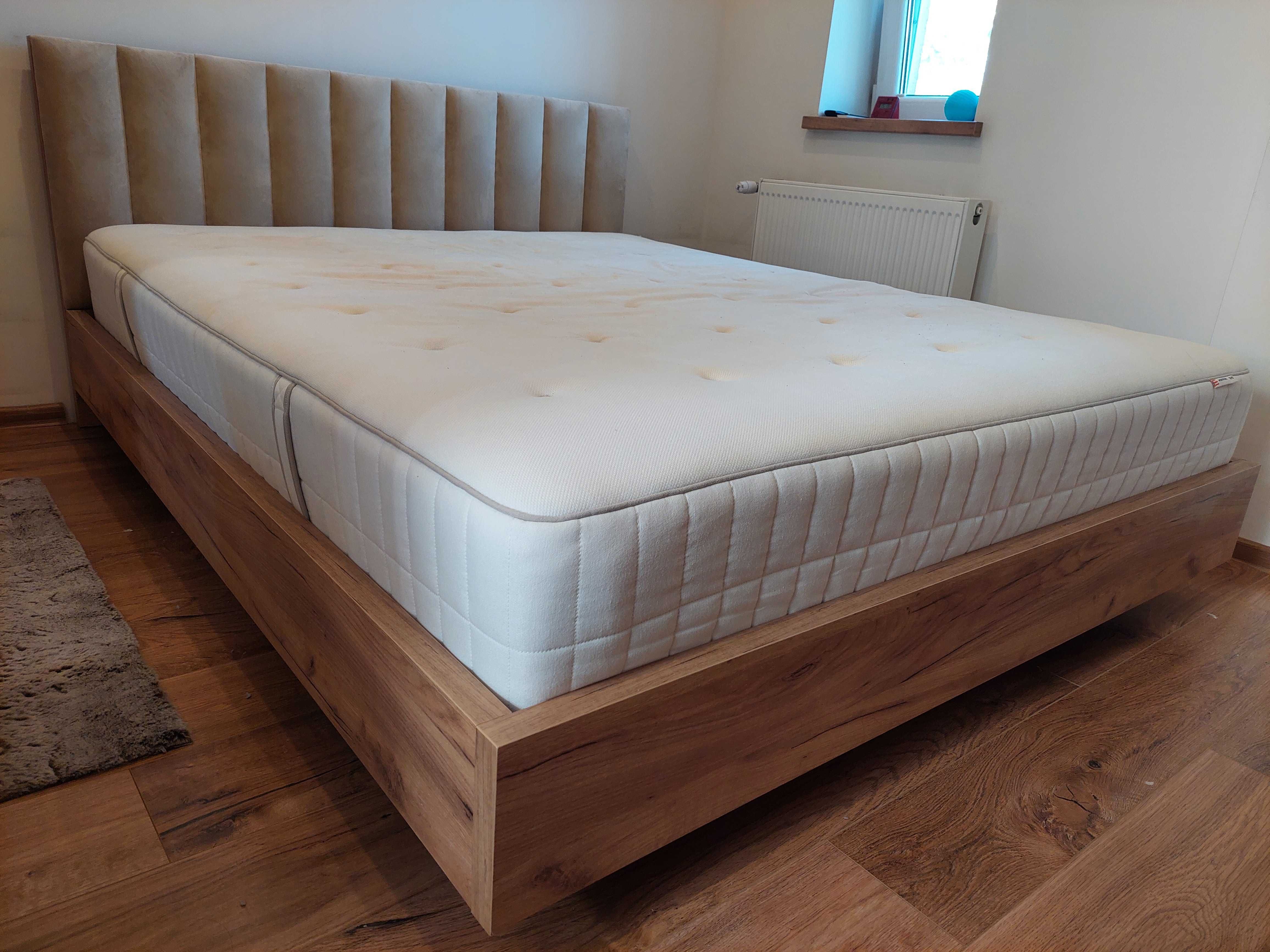 Łóżko 160/200 z tapicerowanym zagłowiem i oświetleniem LED