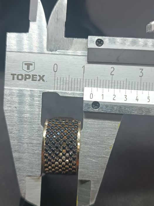 Pierścionek czarne cyrkonie