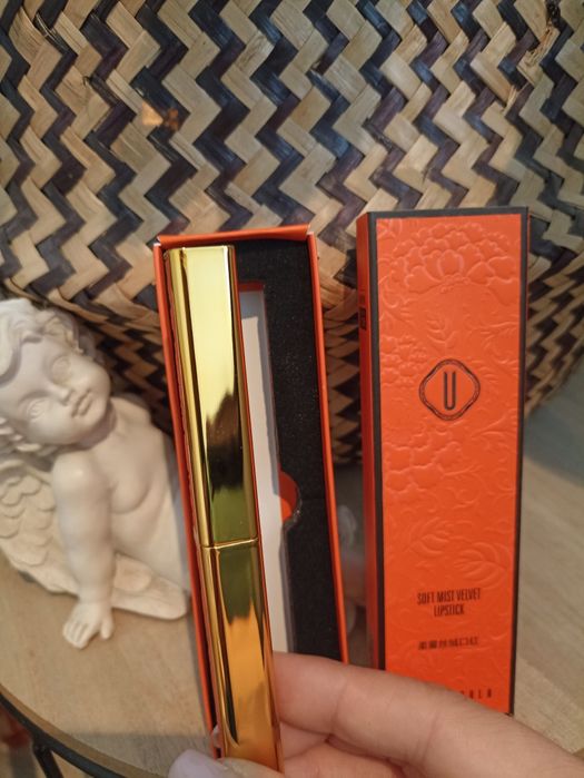 Szminka/pomadka wykręcana , elegancka Youliyoula