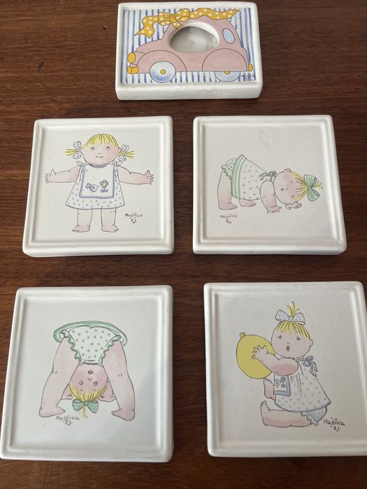 quadros e porta retrato da Majolica, em cerâmica