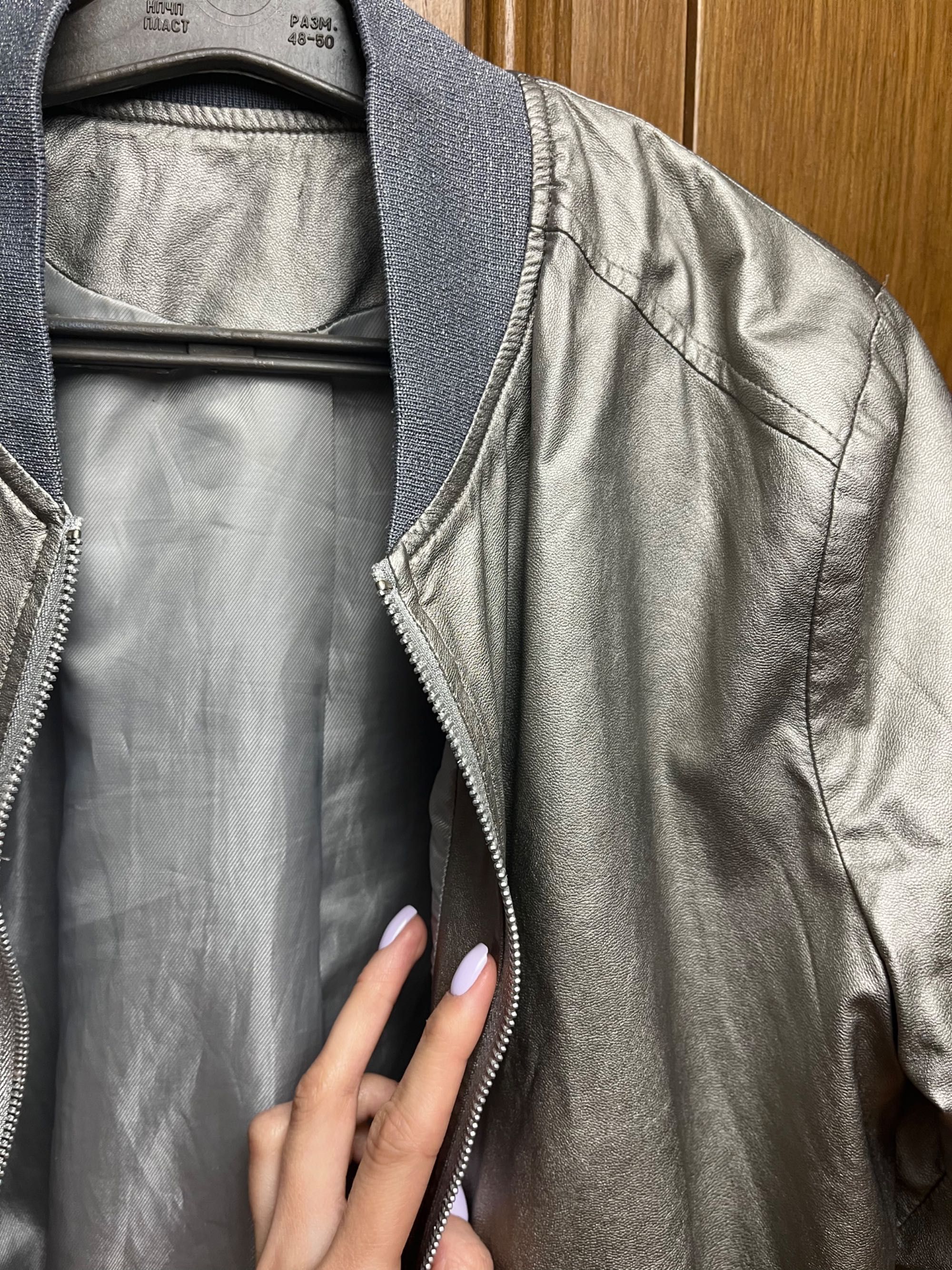 Жіноча легка куртка (вітрівка), розмір M