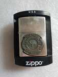 Зажигалка zippo серебряная.