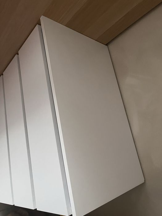 Sprzedam białą komodę