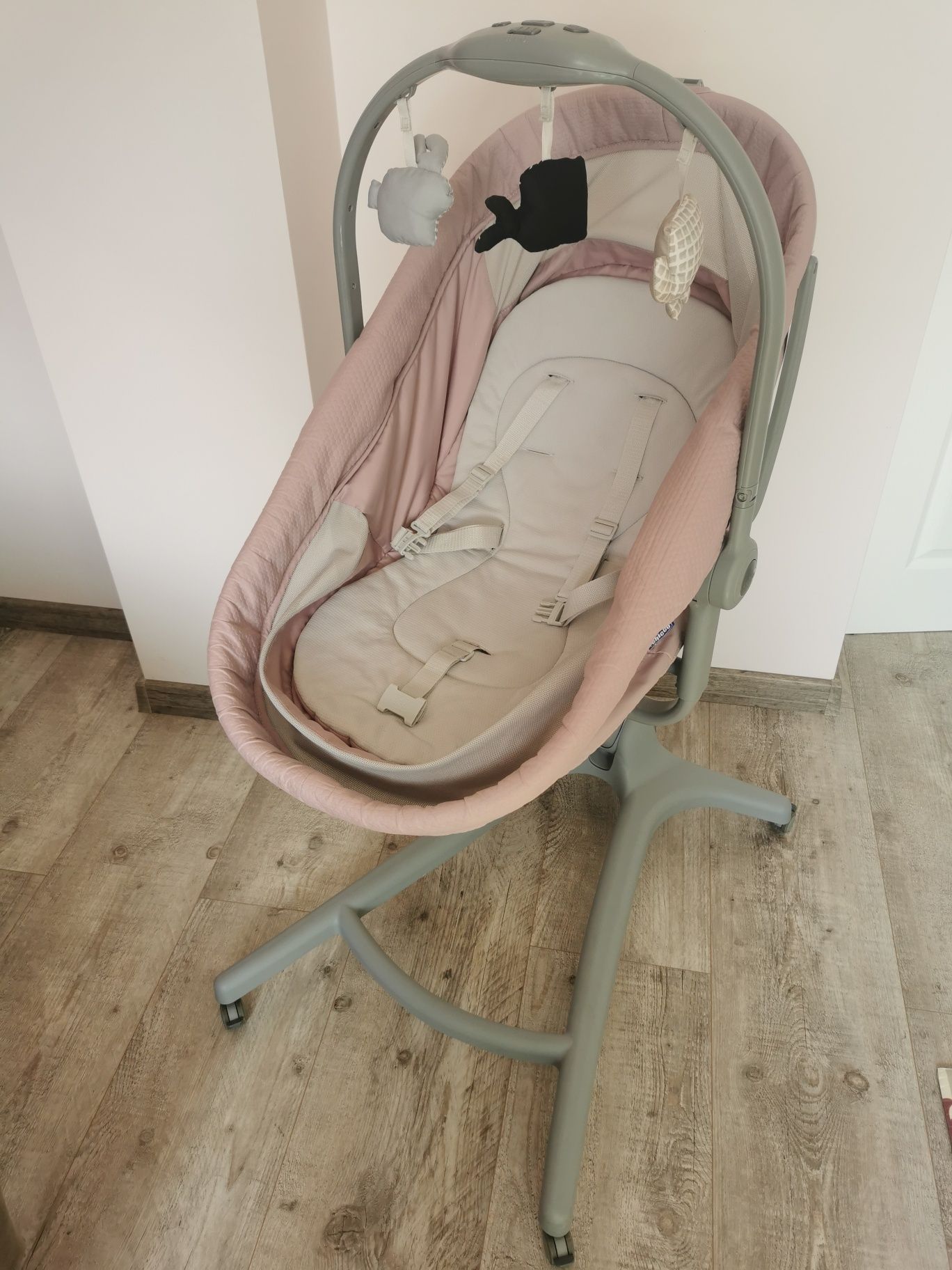 Chicco Łóżeczko Baby Hug AIR 4w1 Rose + materac + komplet w kwiaty