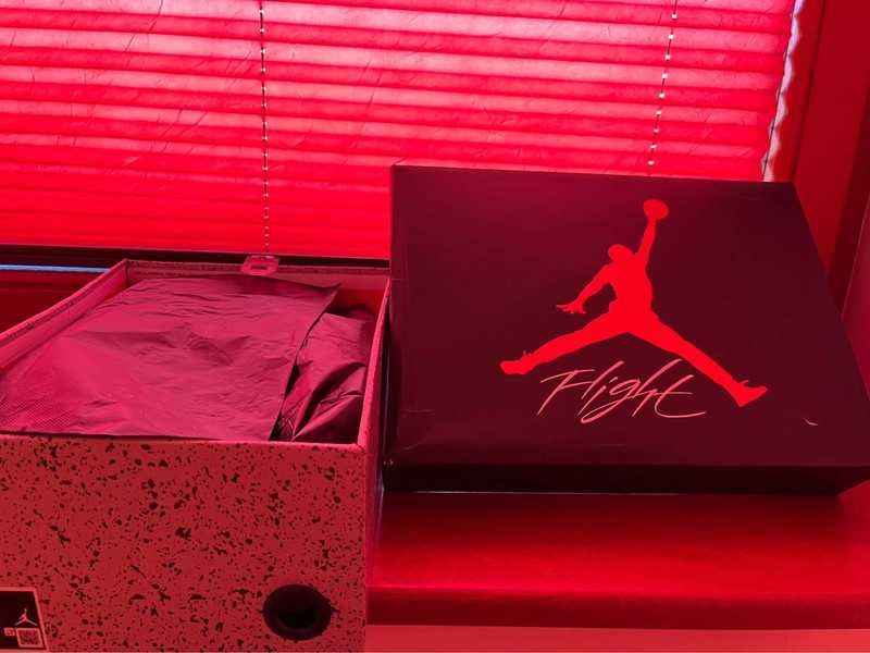 Nike Air Jordan 4 Retro / Red Thunder r. 42