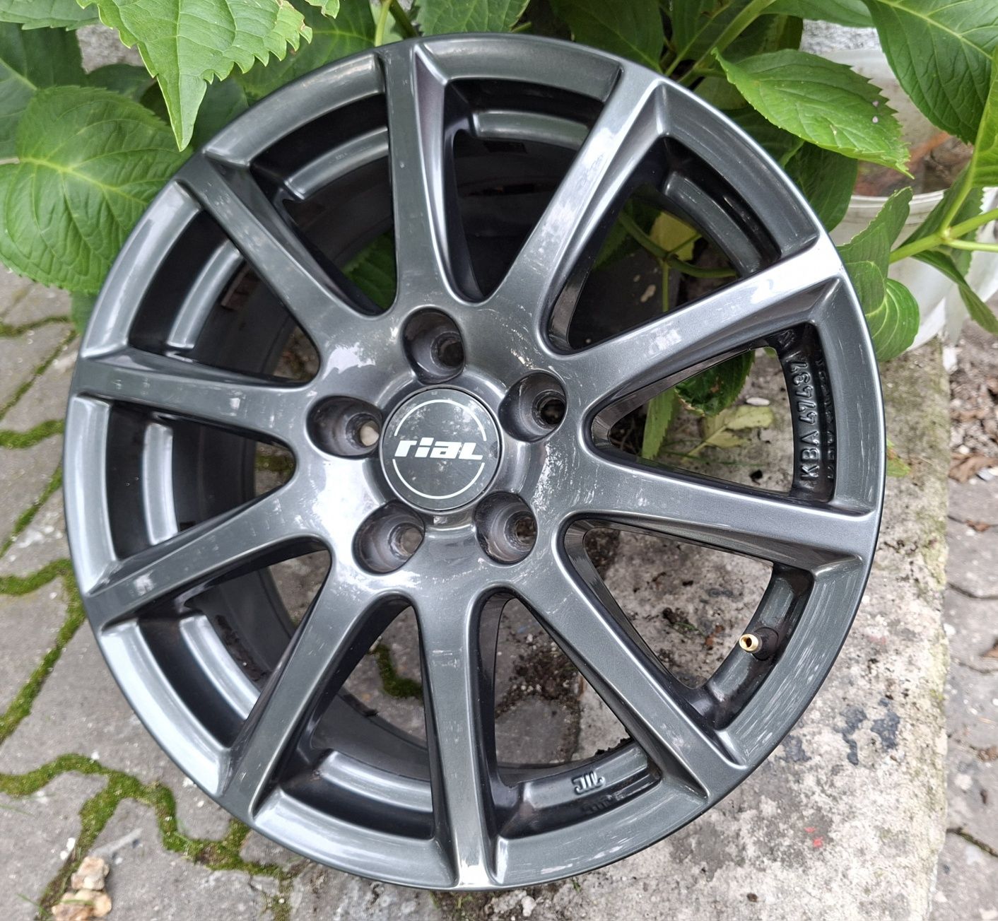 5x114.3 R16 Felgi Aluminiowe Czarne Alufelgi Kia Hyundai Mazda
Komplet