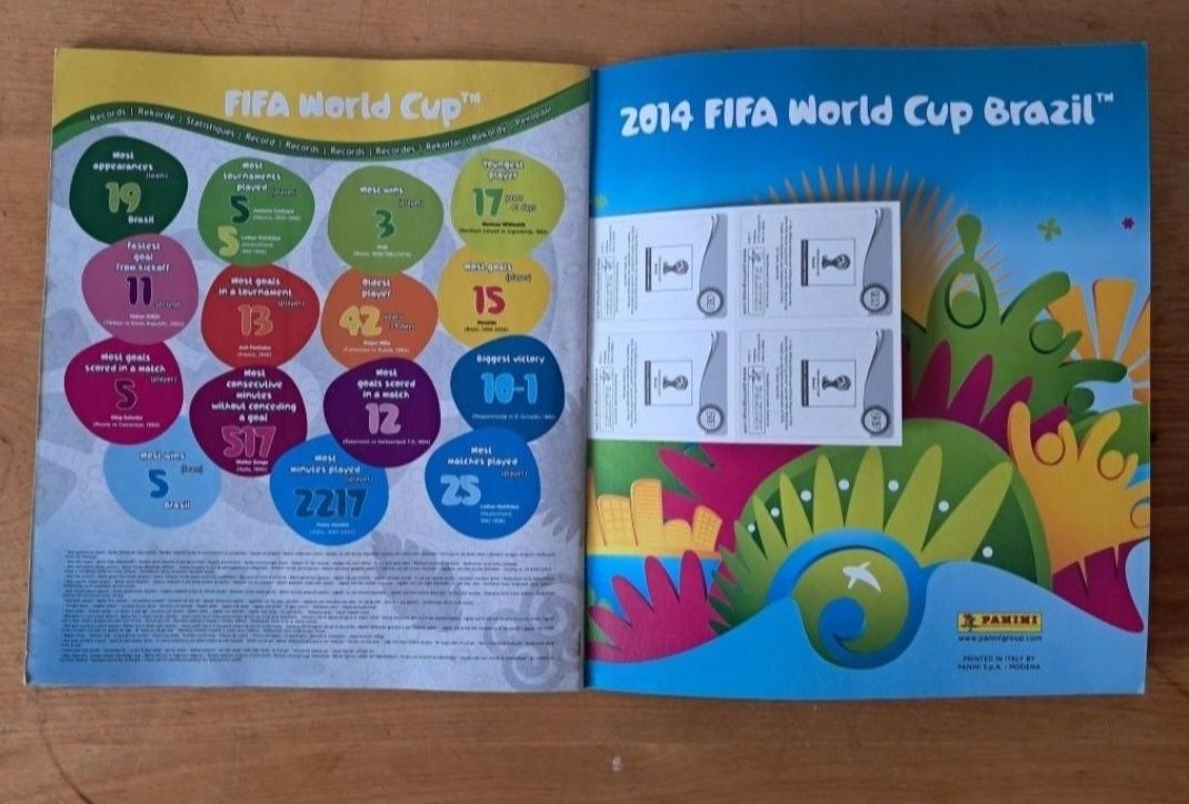 Caderneta Mundial 2014 com cromo Promocional de Cristiano Ronaldo