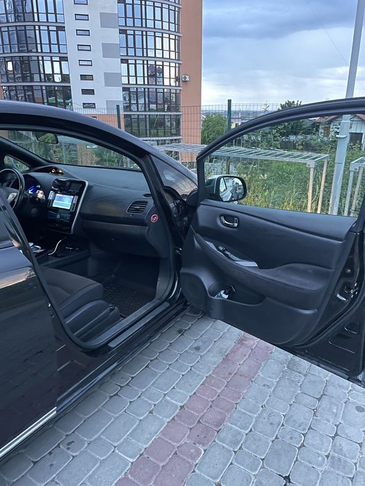 Оренда авто Nissan Leaf