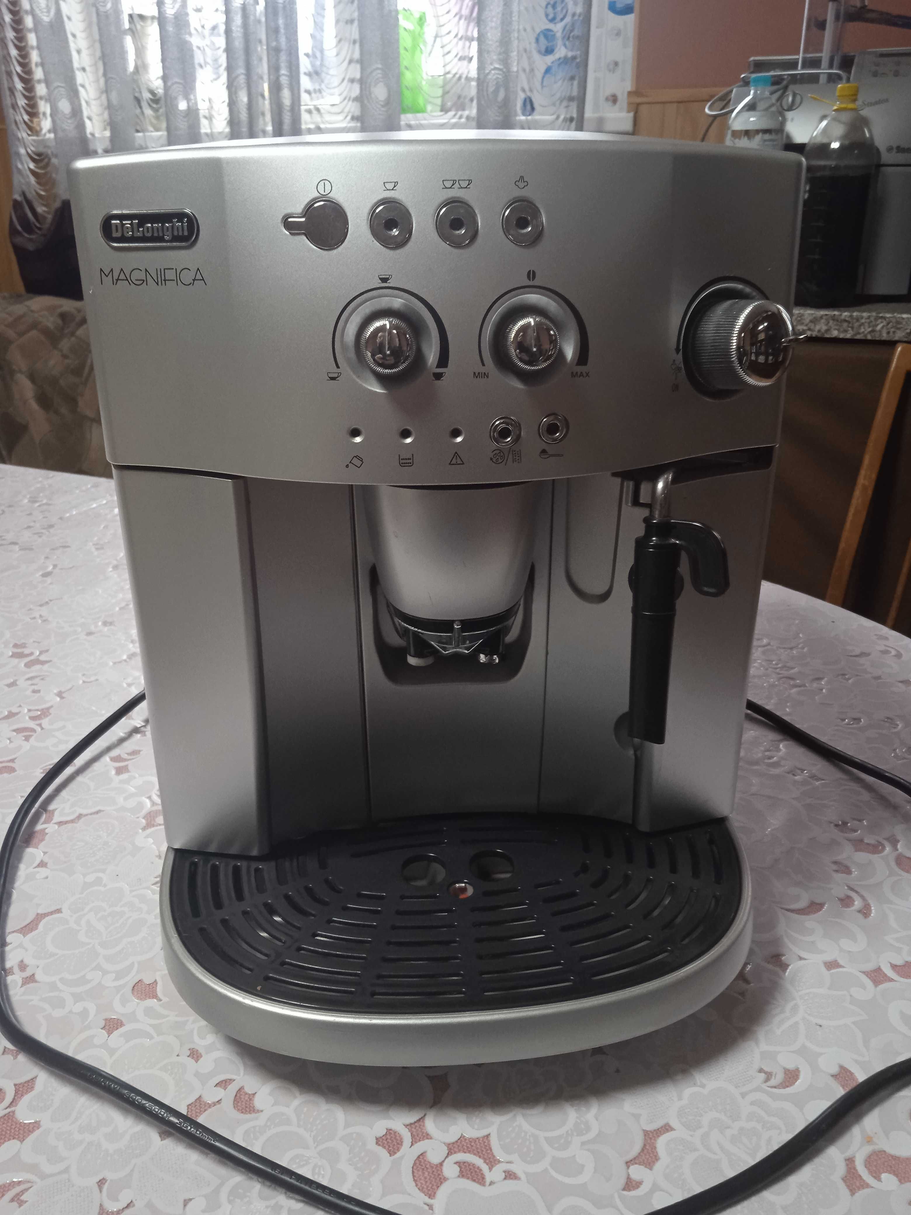 Кофемашина Delonghi Magnifica