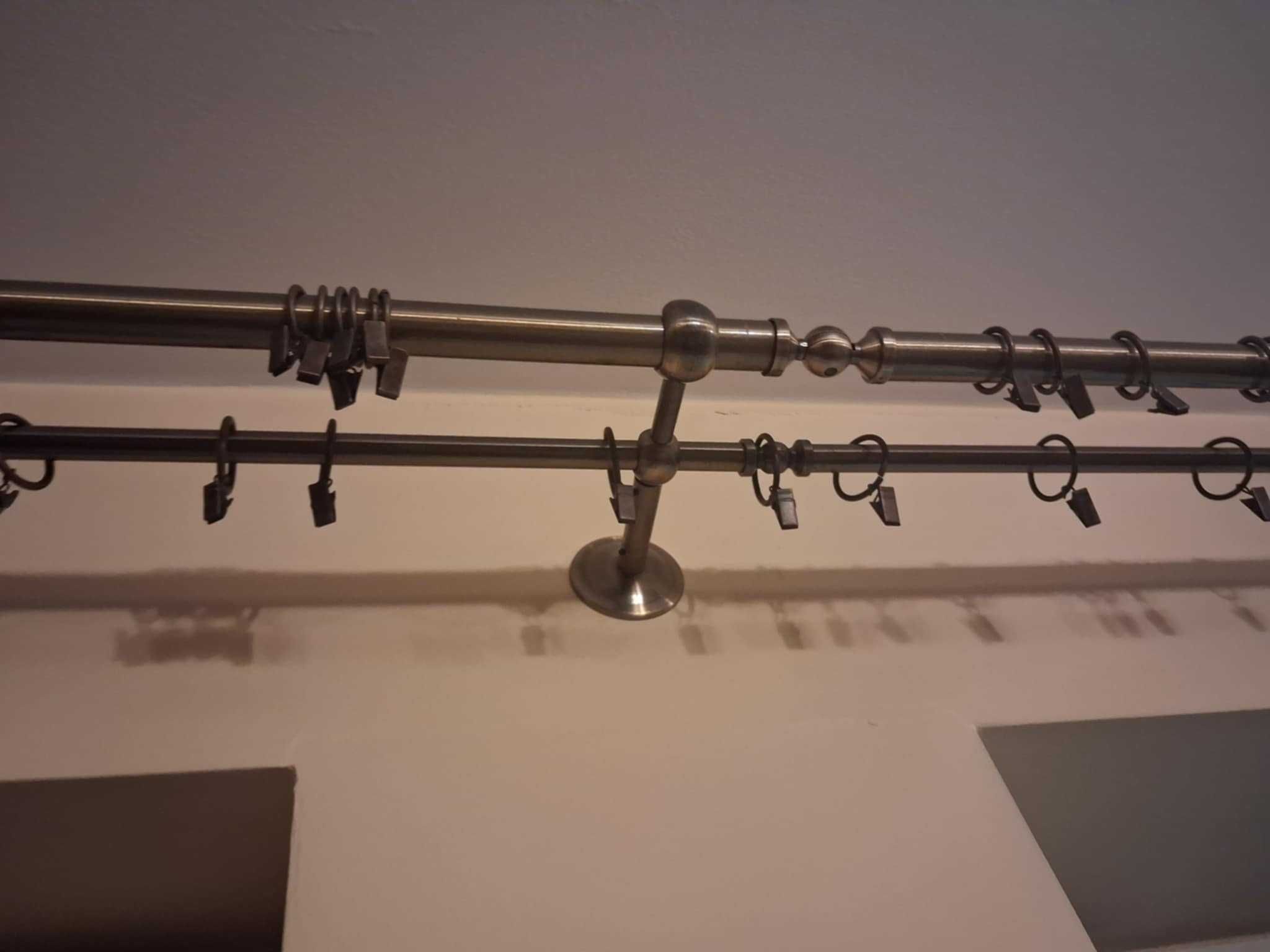 Metalowy karnisz podwójny łączony o dł. w osiach mocowania 114,5x202cm