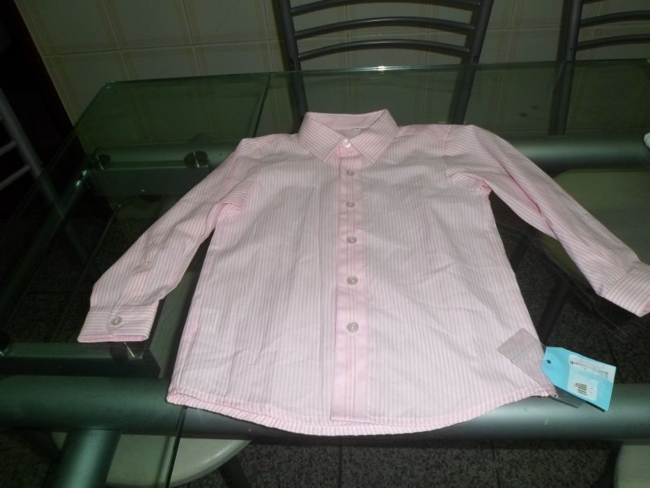 camisa nova com etiqueta para menino