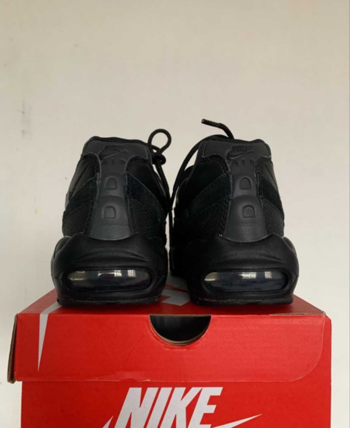 Nike Air Max 95 EssentialTriple Black R.43