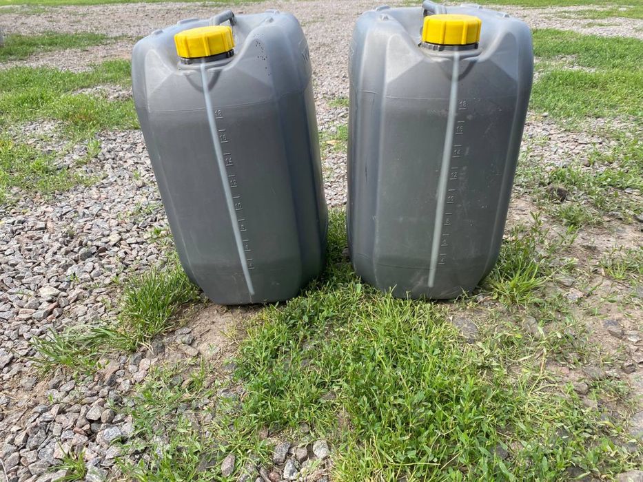 Каністри та бочки