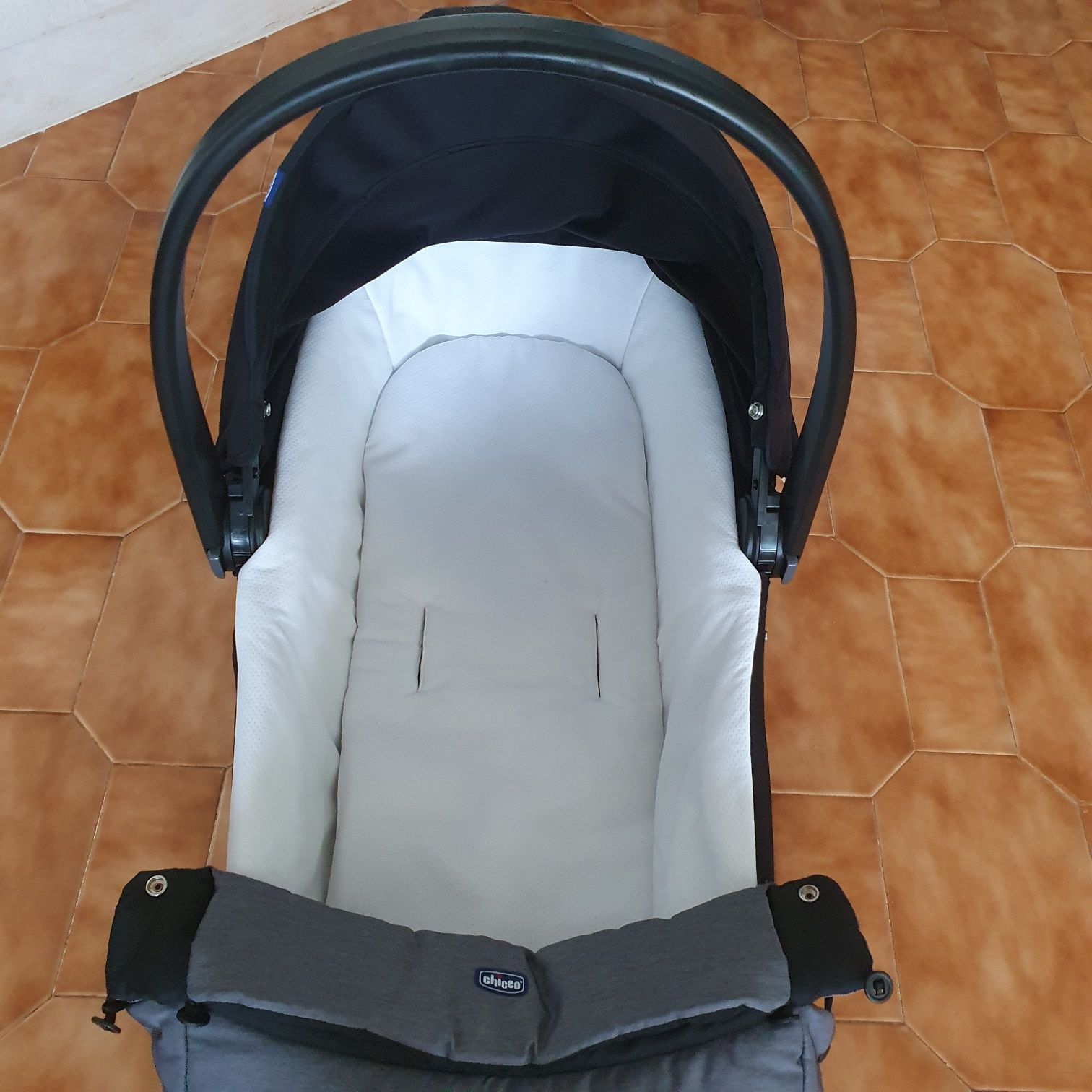 Alcofa para bebé da Chicco como nova