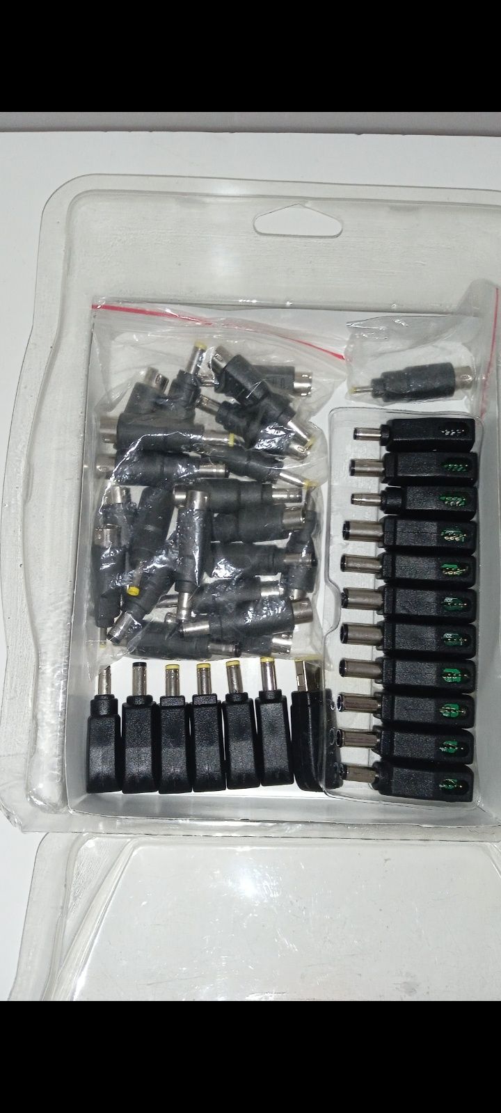 Halfmman Mini Universal AC Adaptor