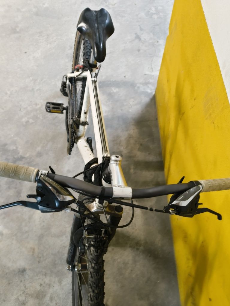 Vendo bicicleta roda 26 em bom estado