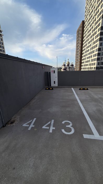 Паркомісце Варшавський 3. Паркінг 7.9