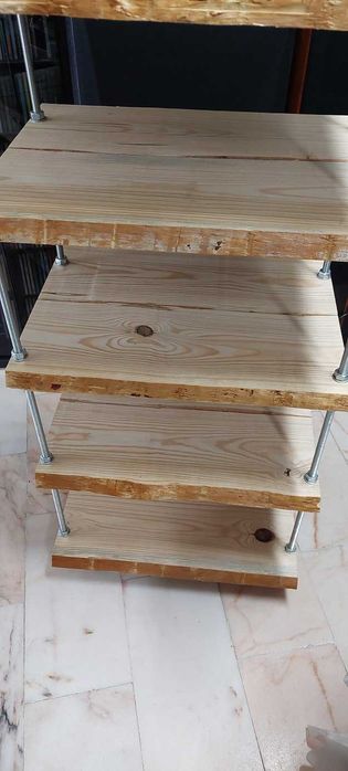 Movel Hi-Fi em pinho c/rodas