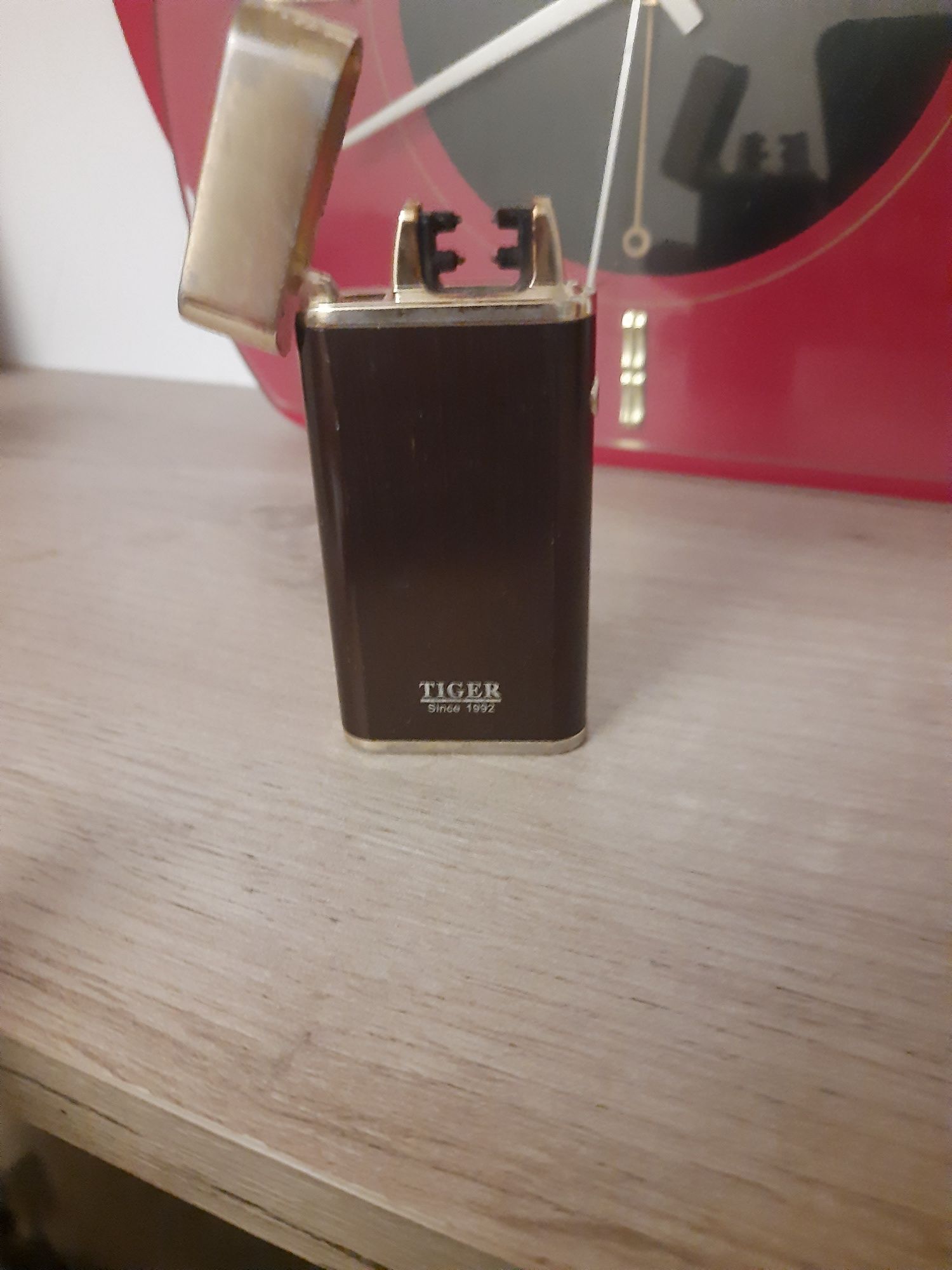 Зажигалка с подзарядкой