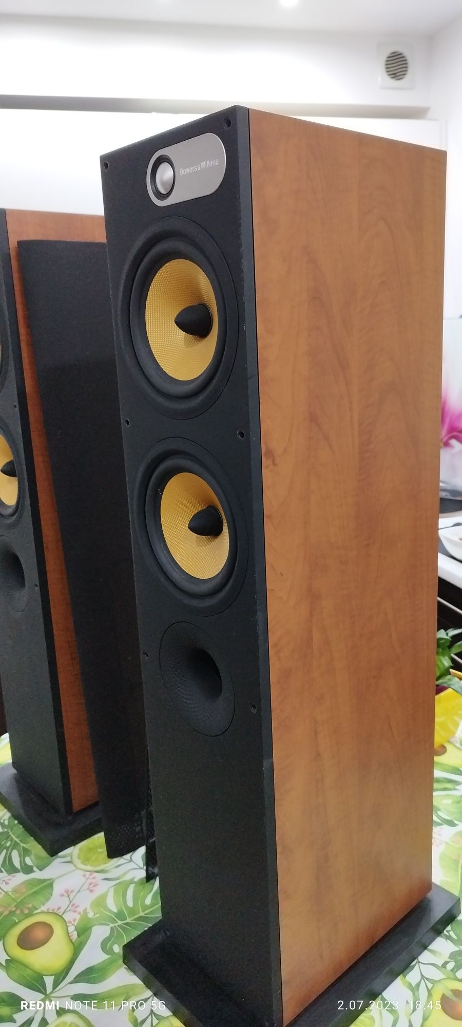Kolumny Bowers&Wilkins DM 684.