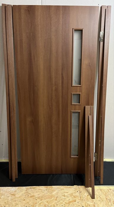 Міжкімнатні двері з коробкою