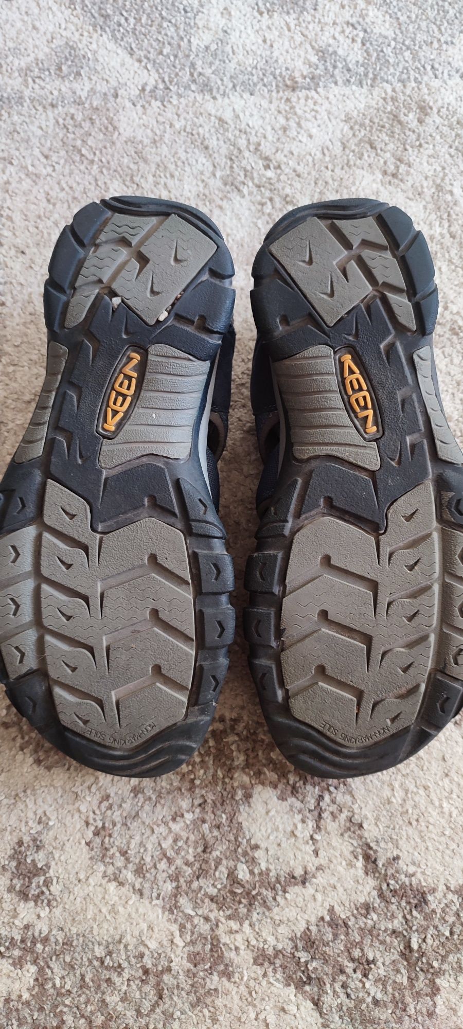 Продам мужские сандали KEEN