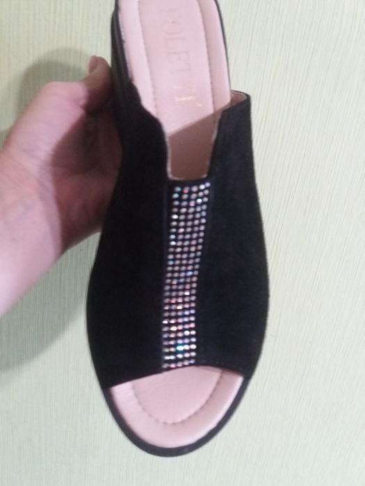 Шльопанці на 38 розмір