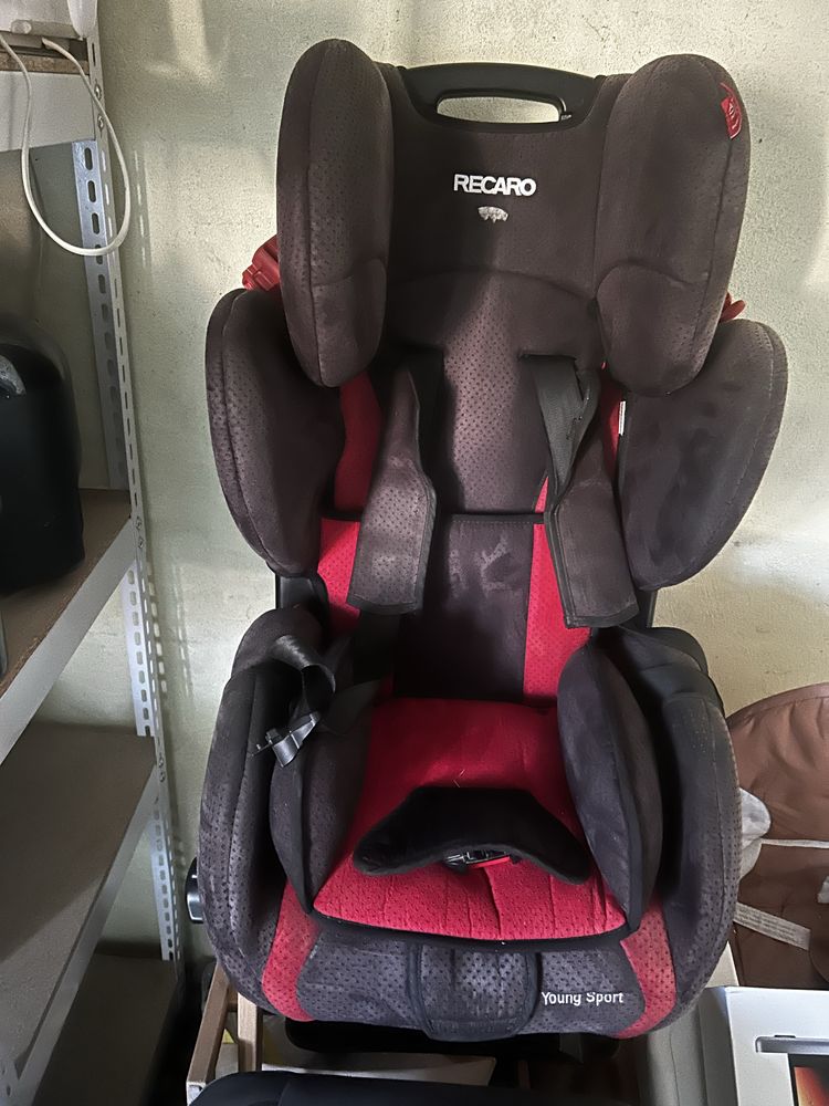 Автокрісло. Автостуло. Автокрісло Recaro.